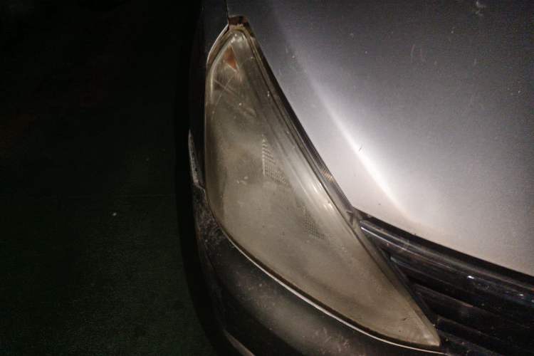 Used Nissan Livina 2013 1.6XL Manual Luxury Edition Right Front Headlight