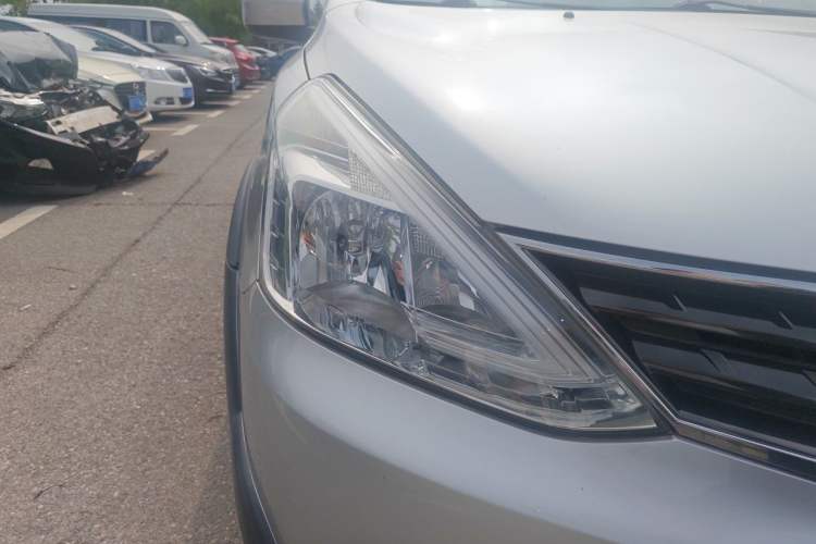 Used Nissan Livina 2013 Jinrui 1.6XL CVT Comfort Edition Right Front Headlight