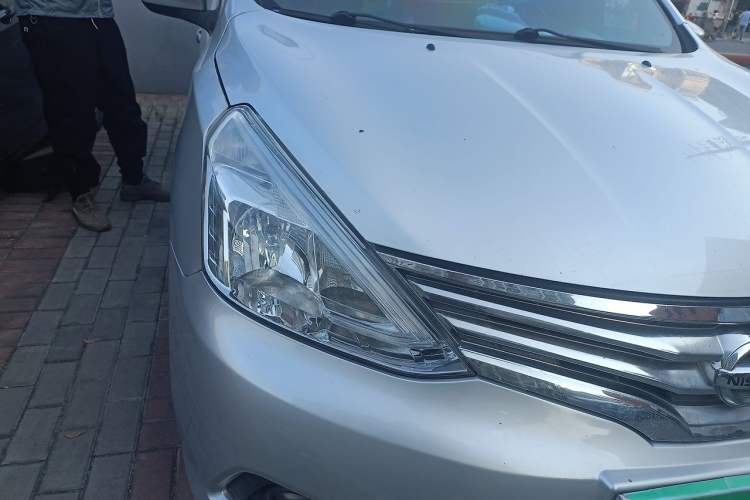 Used Nissan Livina 2013 1.6XE Manual Comfort Edition Right Front Headlight