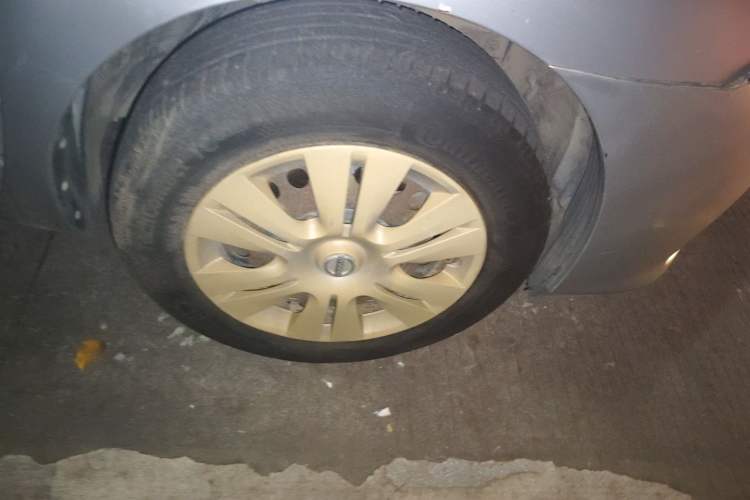 Used Nissan Livina 2013 1.6XE Manual Comfort Edition Right Front Wheel Hub