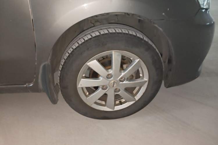 Used Nissan Livina 2013 1.6XE CVT Comfort Edition Right Front Wheel Hub