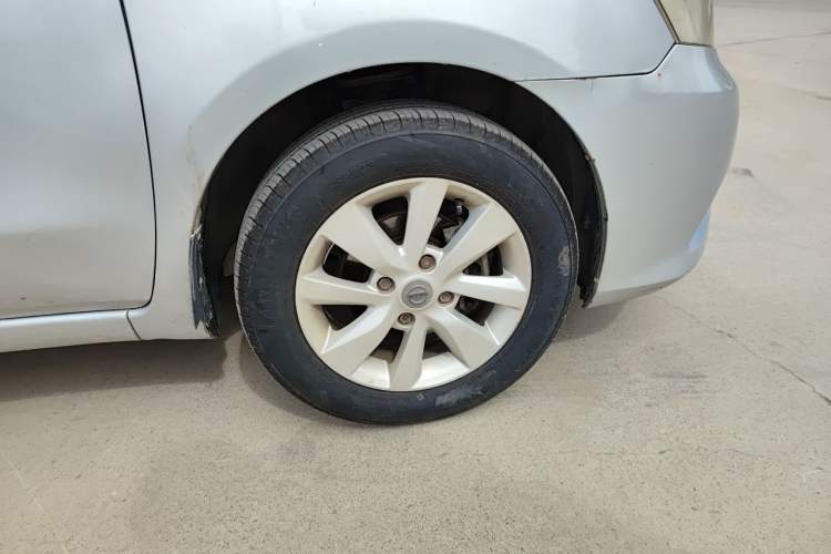 Used Nissan Livina 2013 1.6XE Manual Comfort Edition Right Front Wheel Hub
