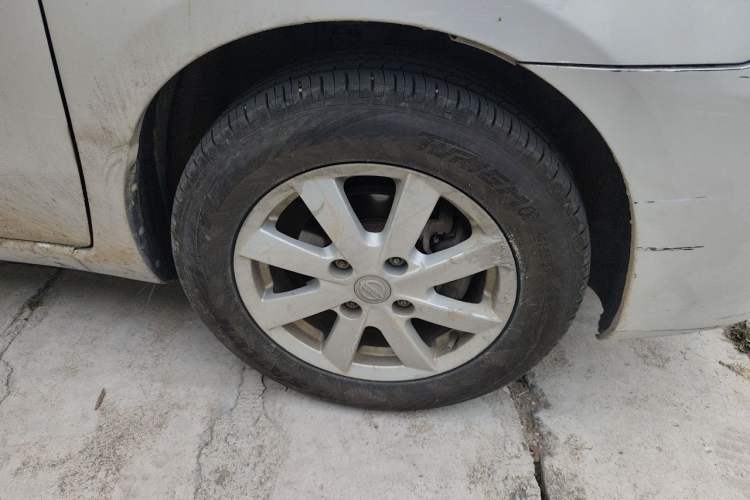 Used Nissan Livina 2013 1.6XE Manual Comfort Edition Right Front Wheel Hub