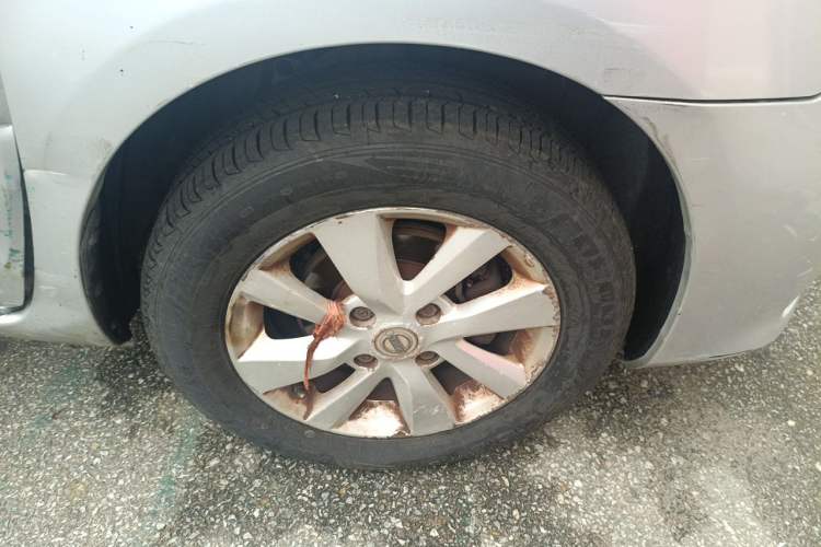Used Nissan Livina 2013 1.6XE Manual Comfort Edition Right Front Wheel Hub