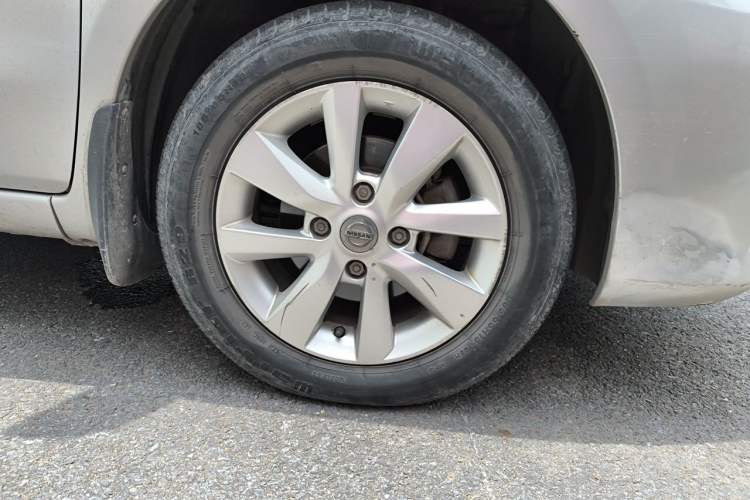 Used Nissan Livina 2013 1.6XE CVT Comfort Edition Right Front Wheel Hub