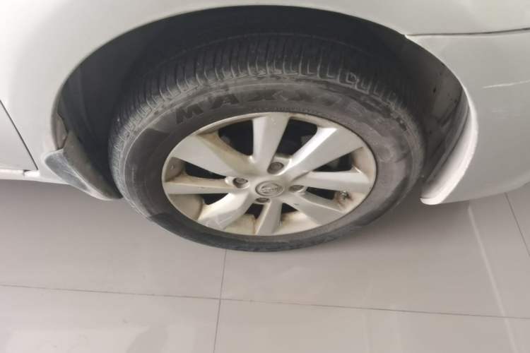 Used Nissan Livina 2013 1.6XE Manual Comfort Edition Right Front Wheel Hub