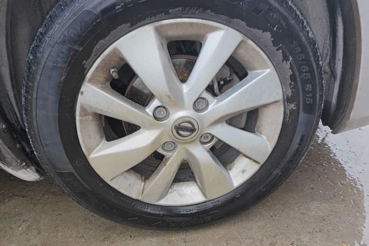 Used Nissan Livina 2013 1.6XE Manual Comfort Edition Right Front Wheel Hub