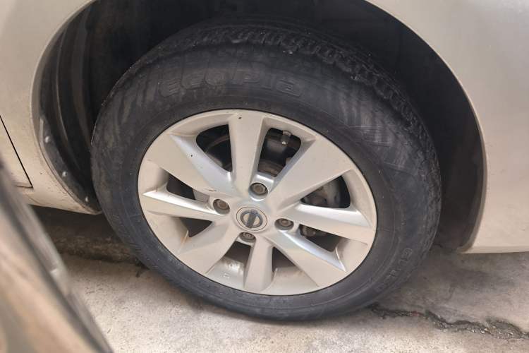 Used Nissan Livina 2013 1.6XE Manual Comfort Edition Right Front Wheel Hub