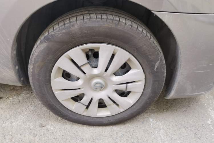 Used Nissan Livina 2013 1.6XE CVT Comfort Edition Right Front Wheel Hub