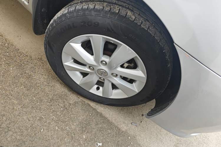 Used Nissan Livina 2013 1.6XL Manual Luxury Edition Right Front Wheel Hub