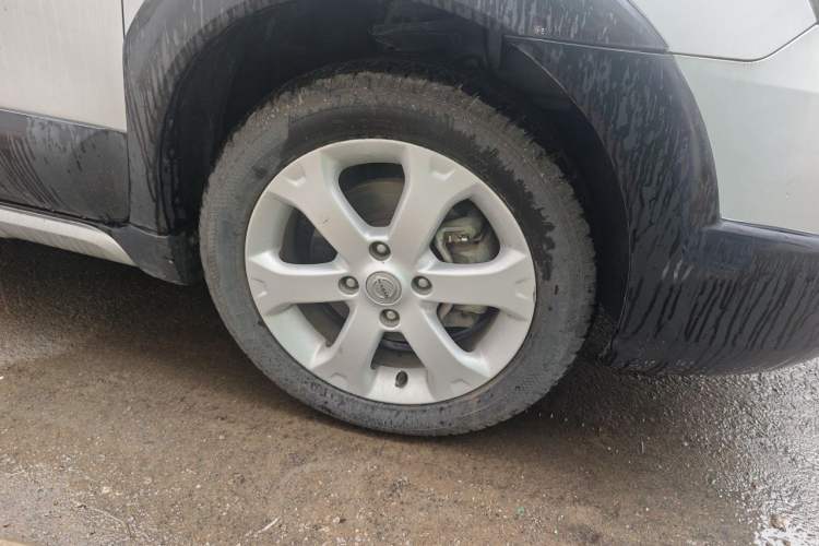 Used Nissan Livina 2013 JINRUI 1.6XV Manual Luxury Edition Right Front Wheel Hub