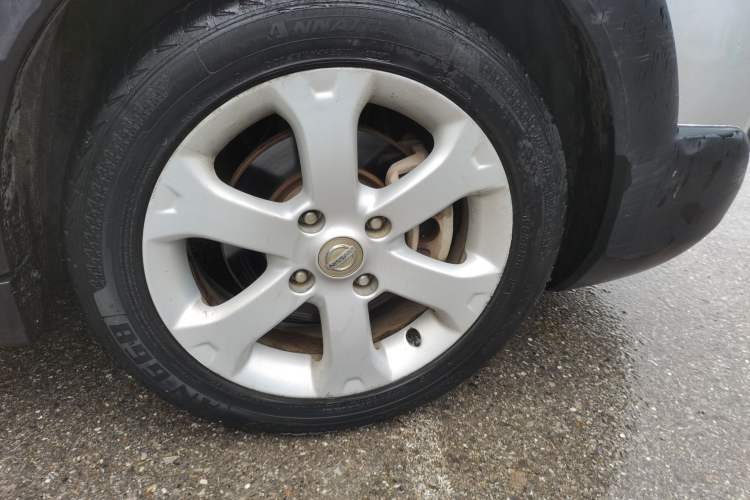 Used Nissan Livina 2013 JINRUI 1.6XV CVT Luxury Edition Right Front Wheel Hub