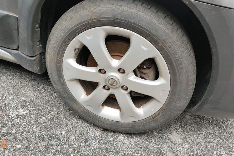 Used Nissan Livina 2013 JINRUI 1.6XV CVT Luxury Edition Right Front Wheel Hub