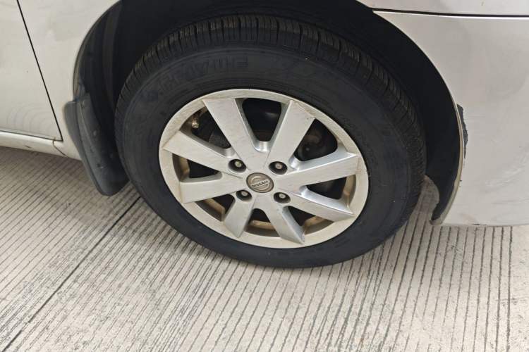 Used Nissan Livina 2013 1.6XE CVT Comfort Edition Right Front Wheel Hub