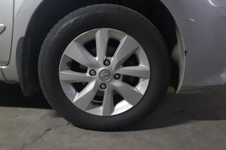 Used Nissan Livina 2013 1.6XL CVT Luxury Edition Right Front Wheel Hub