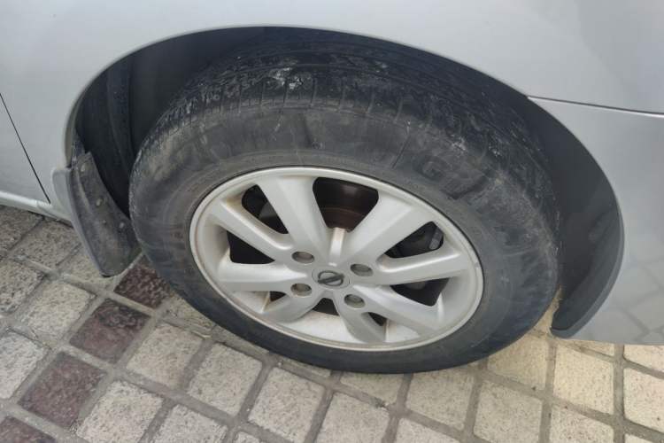 Used Nissan Livina 2013 1.6XE CVT Comfort Edition Right Front Wheel Hub