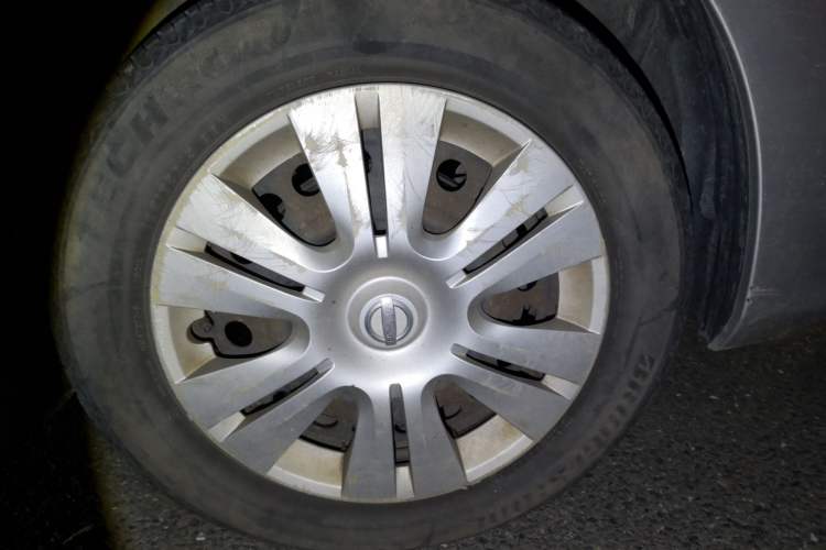 Used Nissan Livina 2013 1.6XE CVT Comfort Edition Right Front Wheel Hub