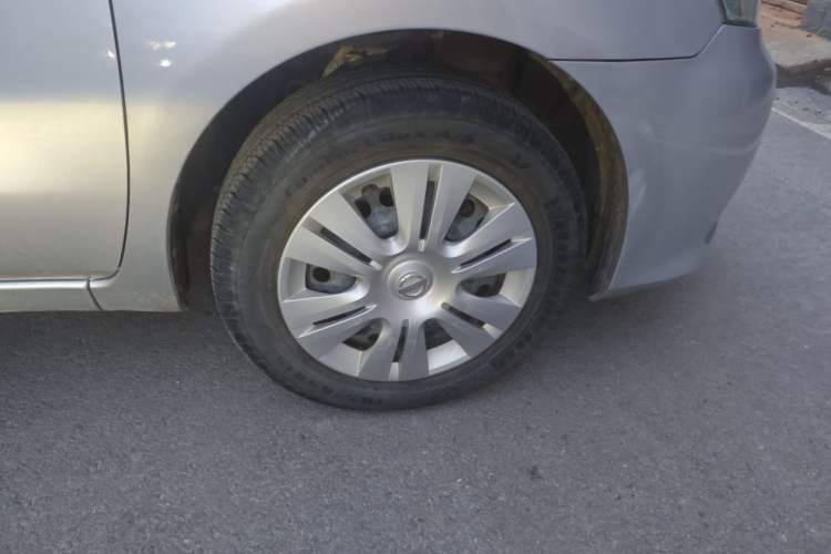 Used Nissan Livina 2013 1.6XE Manual Comfort Edition Right Front Wheel Hub
