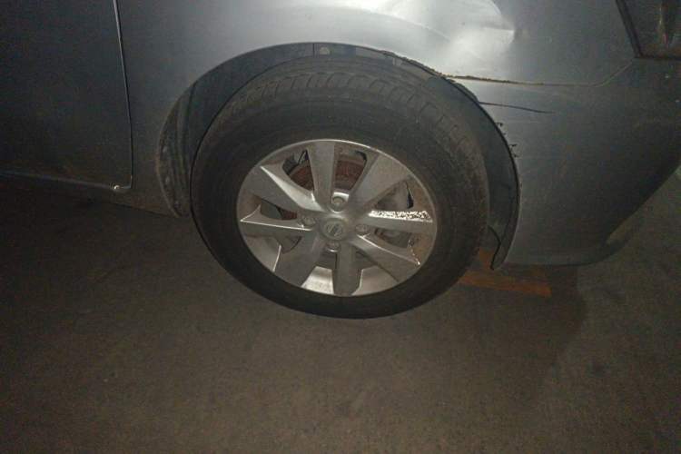 Used Nissan Livina 2013 1.6XE Manual Comfort Edition Right Front Wheel Hub