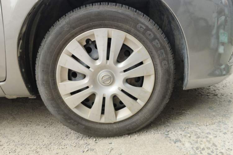 Used Nissan Livina 2013 1.6XE Manual Comfort Edition Right Front Wheel Hub