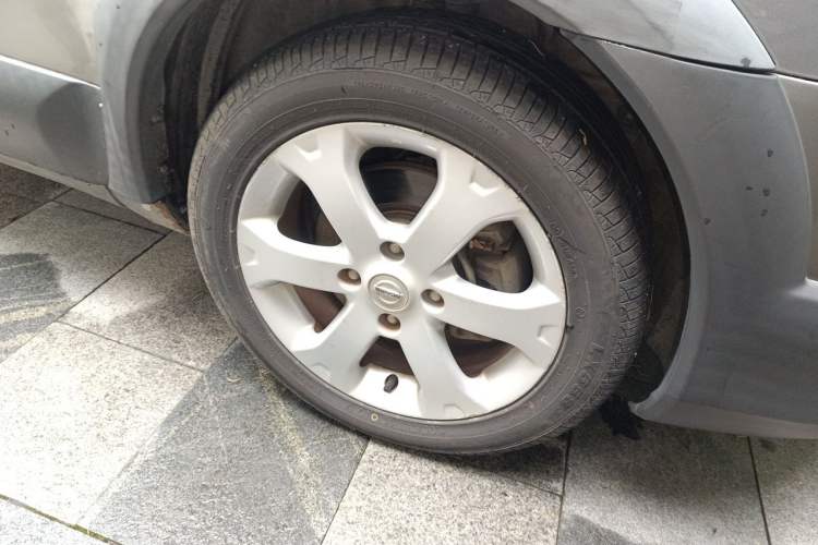 Used Nissan Livina 2013 Jinrui 1.6XL CVT Comfort Edition Right Front Wheel Hub