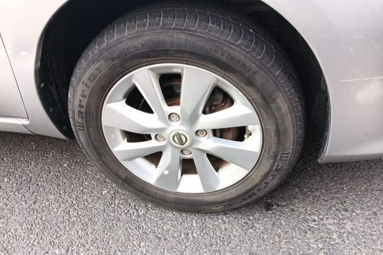 Used Nissan Livina 2013 1.6XE Manual Comfort Edition Right Front Wheel Hub