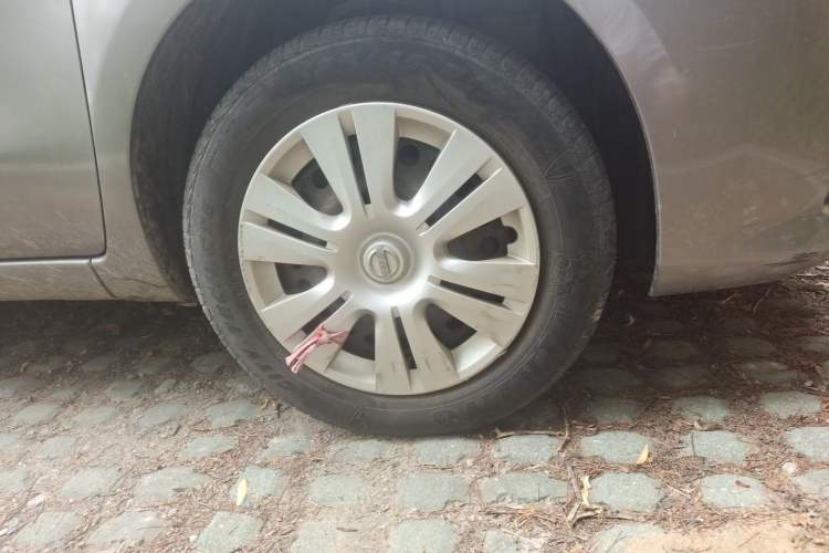 Used Nissan Livina 2013 1.6XE Manual Comfort Edition Right Front Wheel Hub