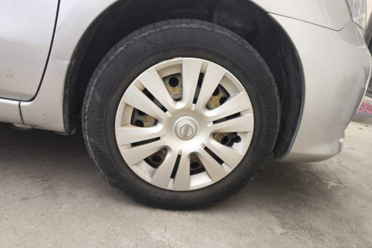 Used Nissan Livina 2013 1.6XE CVT Comfort Edition Right Front Wheel Hub