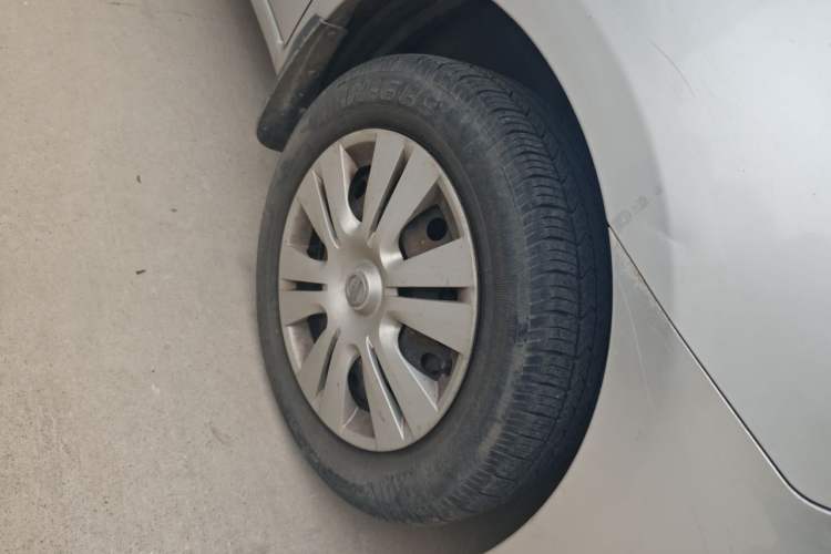 Used Nissan Livina 2013 1.6XE CVT Comfort Edition Right Front Wheel Hub
