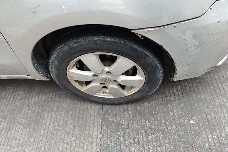Used Nissan Livina 2013 1.6XE Manual Comfort Edition Right Front Wheel Hub