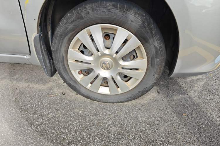 Used Nissan Livina 2013 1.6XE Manual Comfort Edition Right Front Wheel Hub