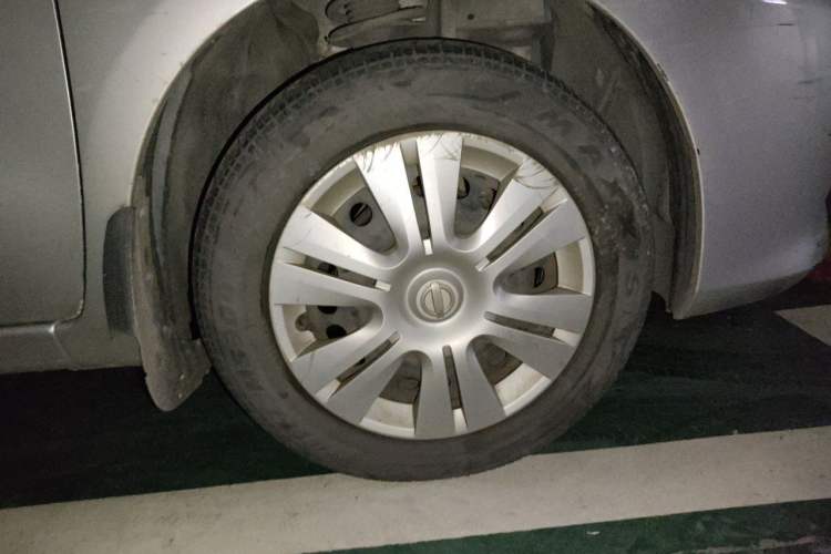 Used Nissan Livina 2013 1.6XE CVT Comfort Edition Right Front Wheel Hub