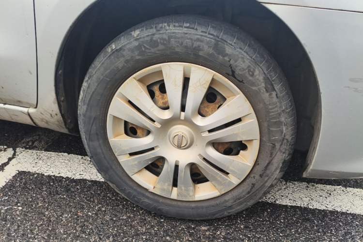 Used Nissan Livina 2013 1.6XE CVT Comfort Edition Right Front Wheel Hub