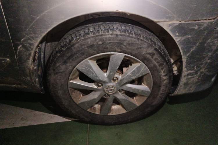 Used Nissan Livina 2013 1.6XL Manual Luxury Edition Right Front Wheel Hub