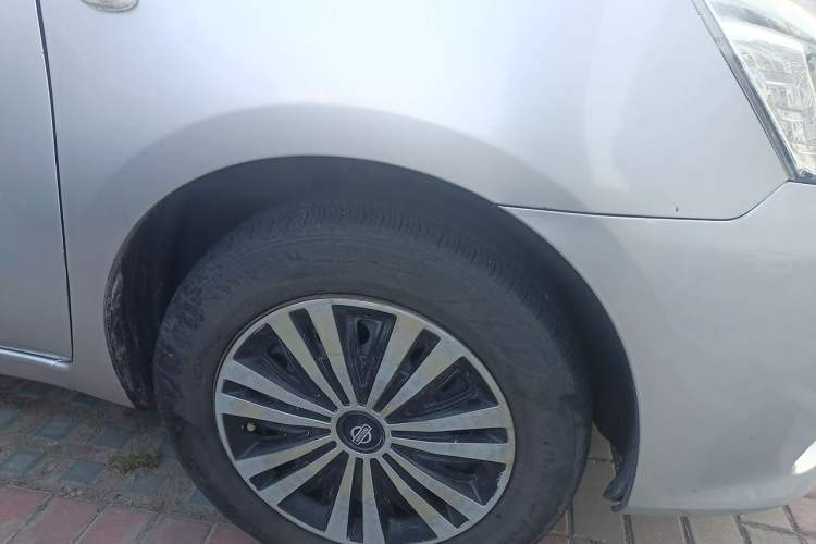Used Nissan Livina 2013 1.6XE Manual Comfort Edition Right Front Wheel Hub