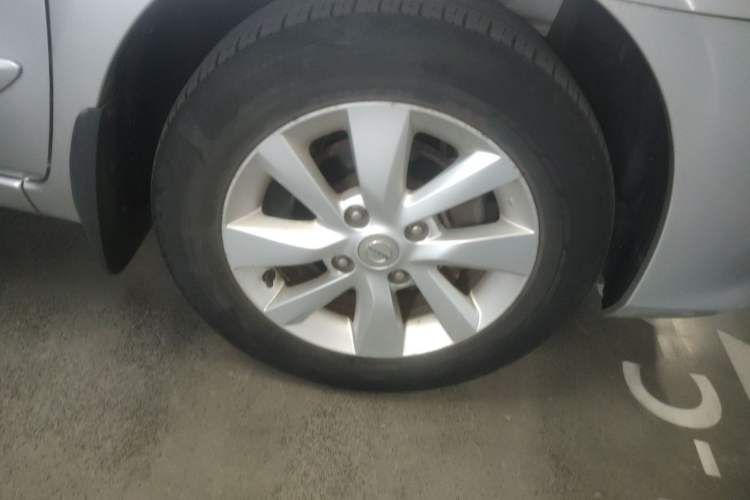 Used Nissan Livina 2013 1.6XL CVT Luxury Edition Right Front Wheel Hub