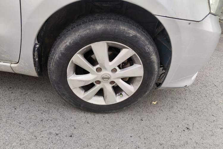 Used Nissan Livina 2013 1.6XE Manual Comfort Edition Right Front Wheel Hub