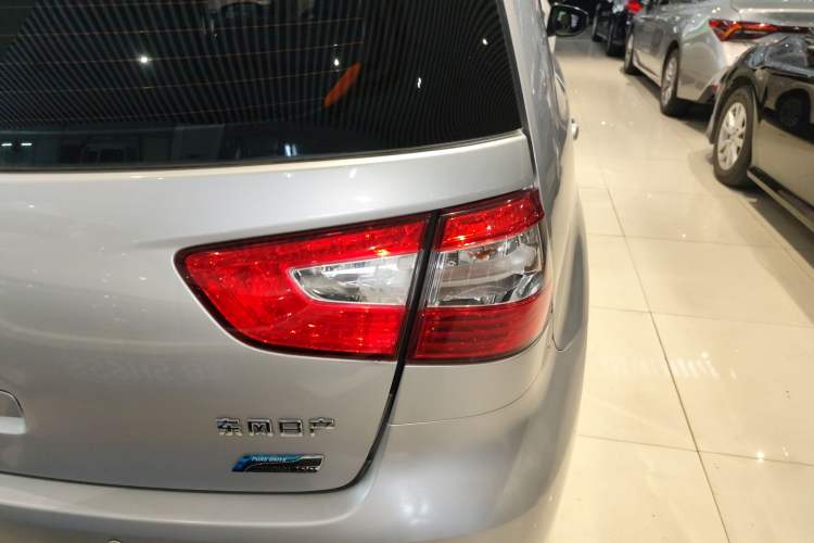 Used Nissan Livina 2013 1.6XE CVT Comfort Edition Right Rear Taillight