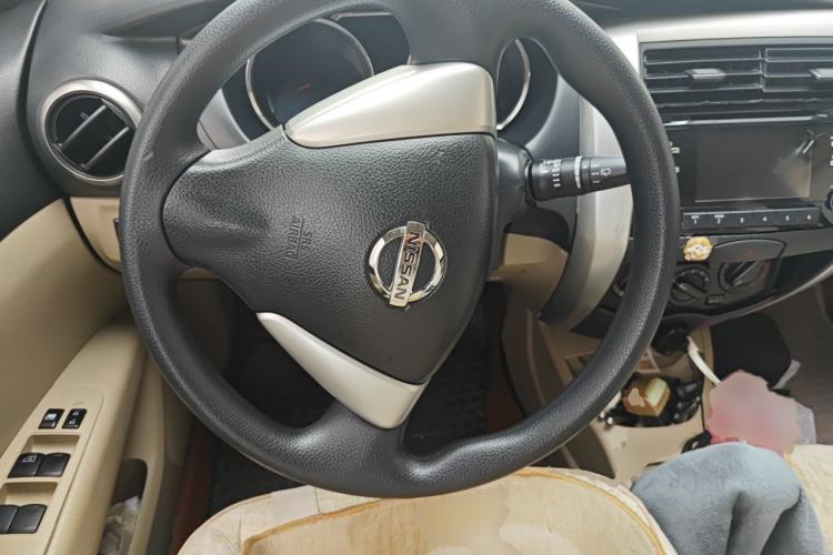 Used Nissan Livina 2013 1.6XL Manual Luxury Edition Steering Wheel