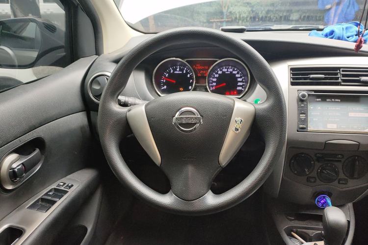 Used Nissan Livina 2013 JINRUI 1.6XV CVT Luxury Edition Steering Wheel