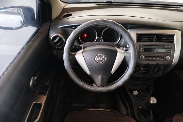 Used Nissan Livina 2013 JINRUI 1.6XV Manual Luxury Edition Steering Wheel