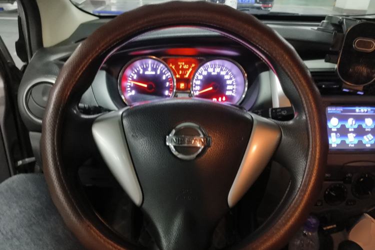 Used Nissan Livina 2013 JINRUI 1.6XV CVT Luxury Edition Steering Wheel