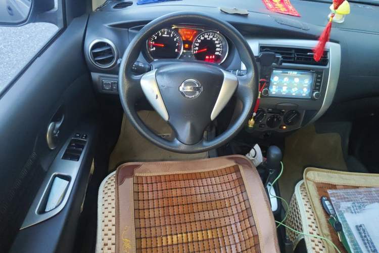 Used Nissan Livina 2013 JINRUI 1.6XV CVT Luxury Edition Steering Wheel