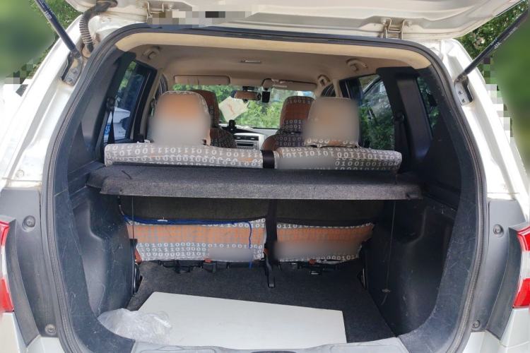 Used Nissan Livina 2013 Jingrui 1.6XL Manual Comfort Edition Trunk