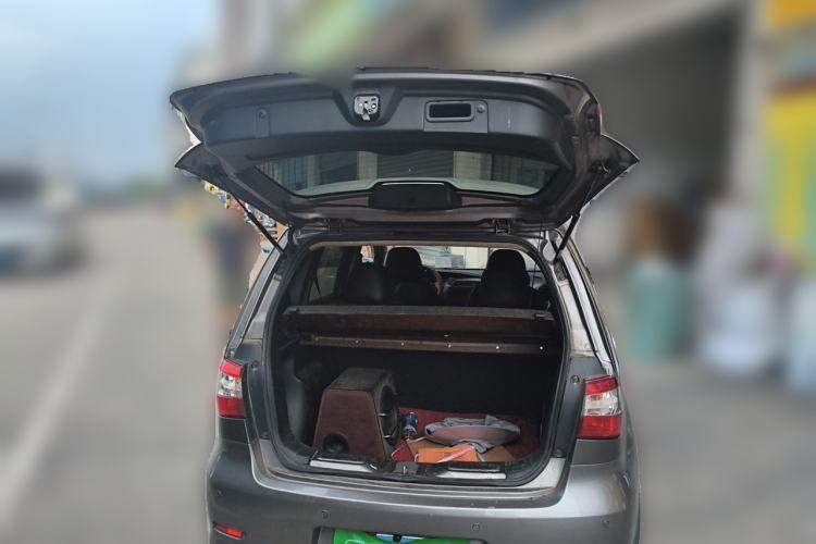 Used Nissan Livina 2013 1.6XE CVT Comfort Edition Trunk