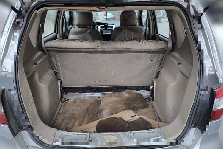 Used Nissan Livina 2013 1.6XE Manual Comfort Edition Trunk