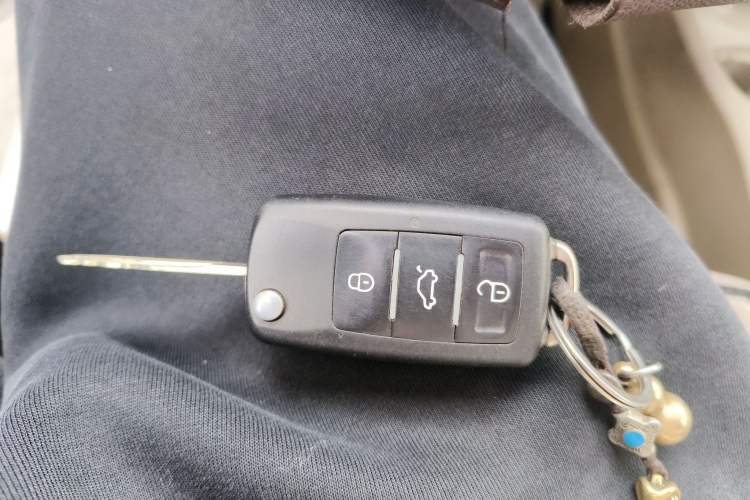 Used Nissan Livina 2013 1.6XE Manual Comfort Edition Vehicle Key