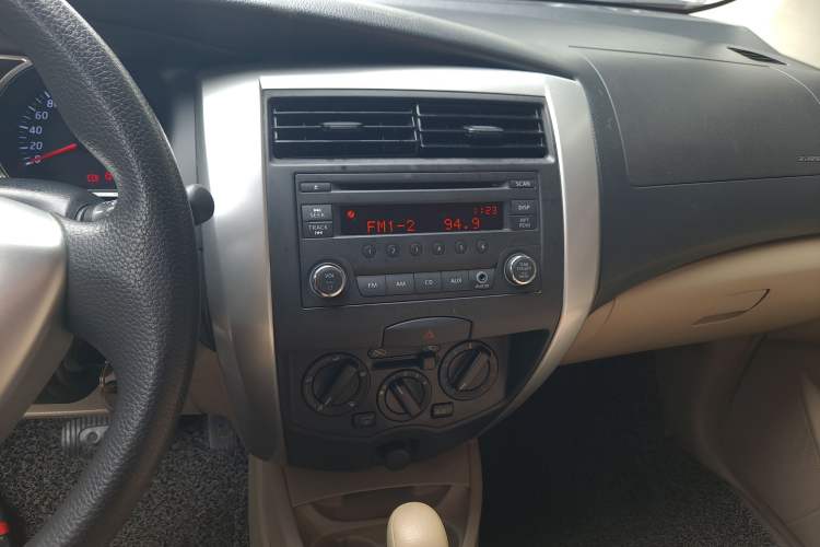 Used Nissan Livina 2013 1.6XL CVT Luxury Edition Audio And AC Panel