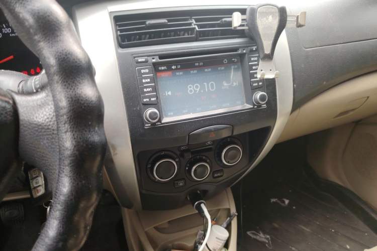 Used Nissan Livina 2013 1.6XE Manual Comfort Edition Audio And AC Panel