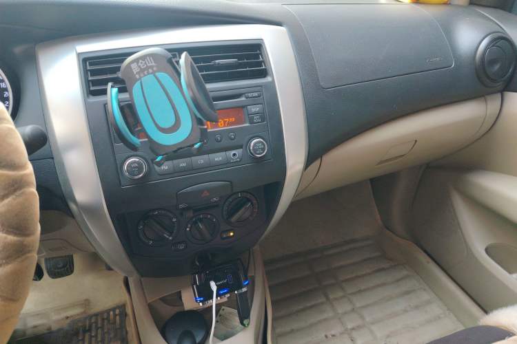 Used Nissan Livina 2013 1.6XE Manual Comfort Edition Audio And AC Panel